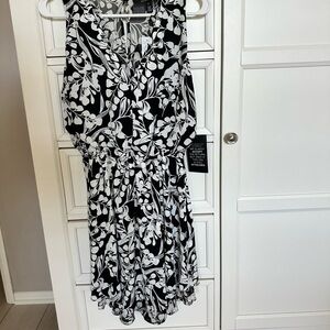 Black and White Floral Wrap Dress White House Black Market new with tags